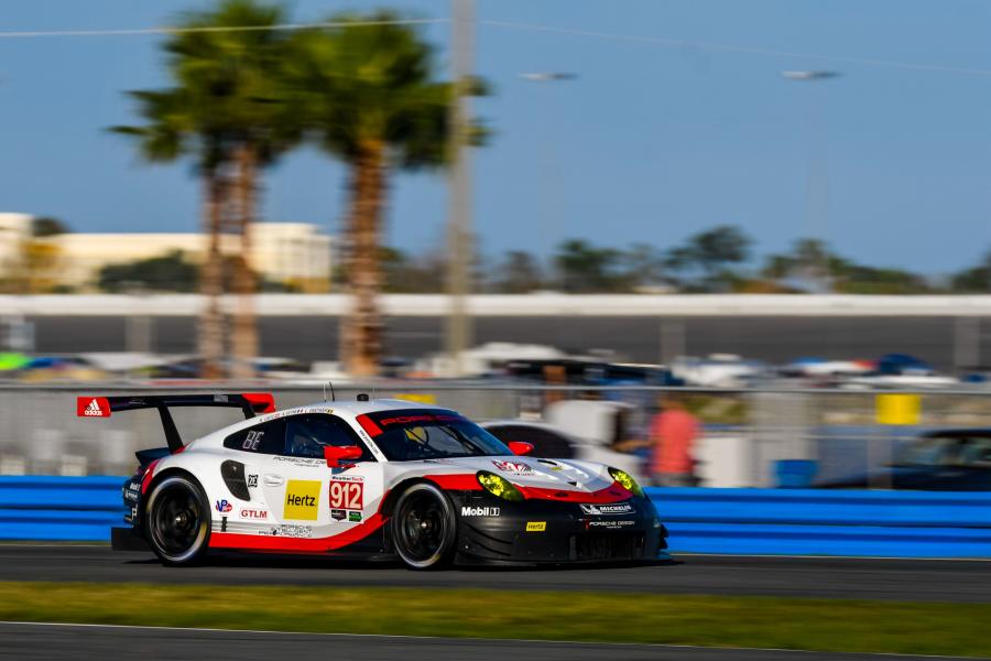 Porsche 911 RSR (991) 2017 года  (фото 12 из 39)
